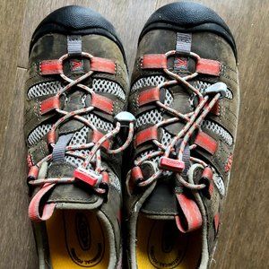 Keen Women’s Atlanta Hiking Shoe, 7.5W